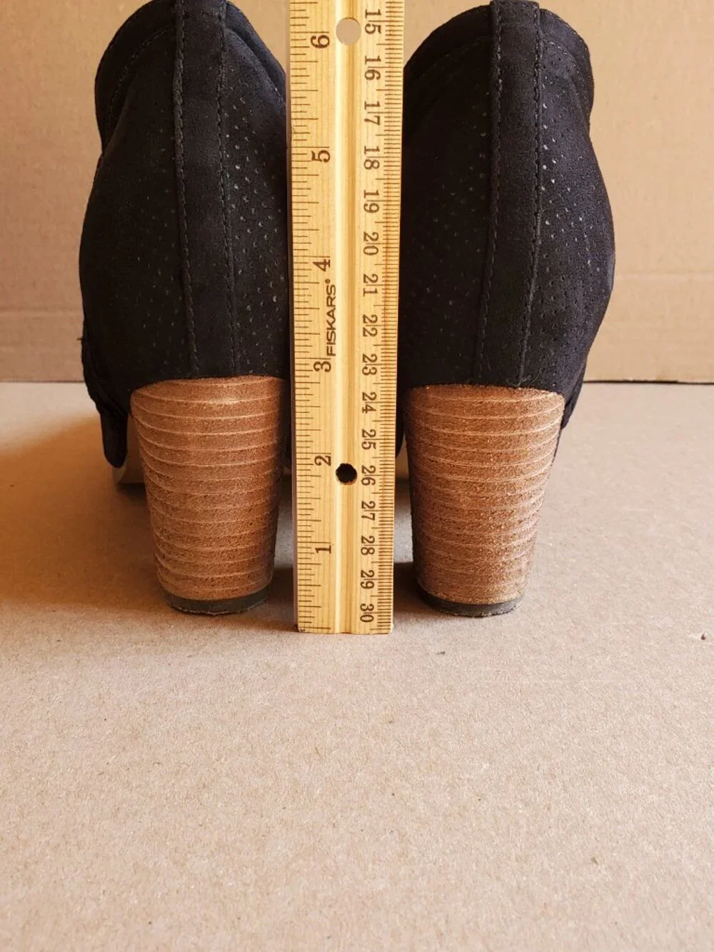 Crown Vintage Sz 9M Women's Ankle  Black Boots Booties Suede Slip On Heel